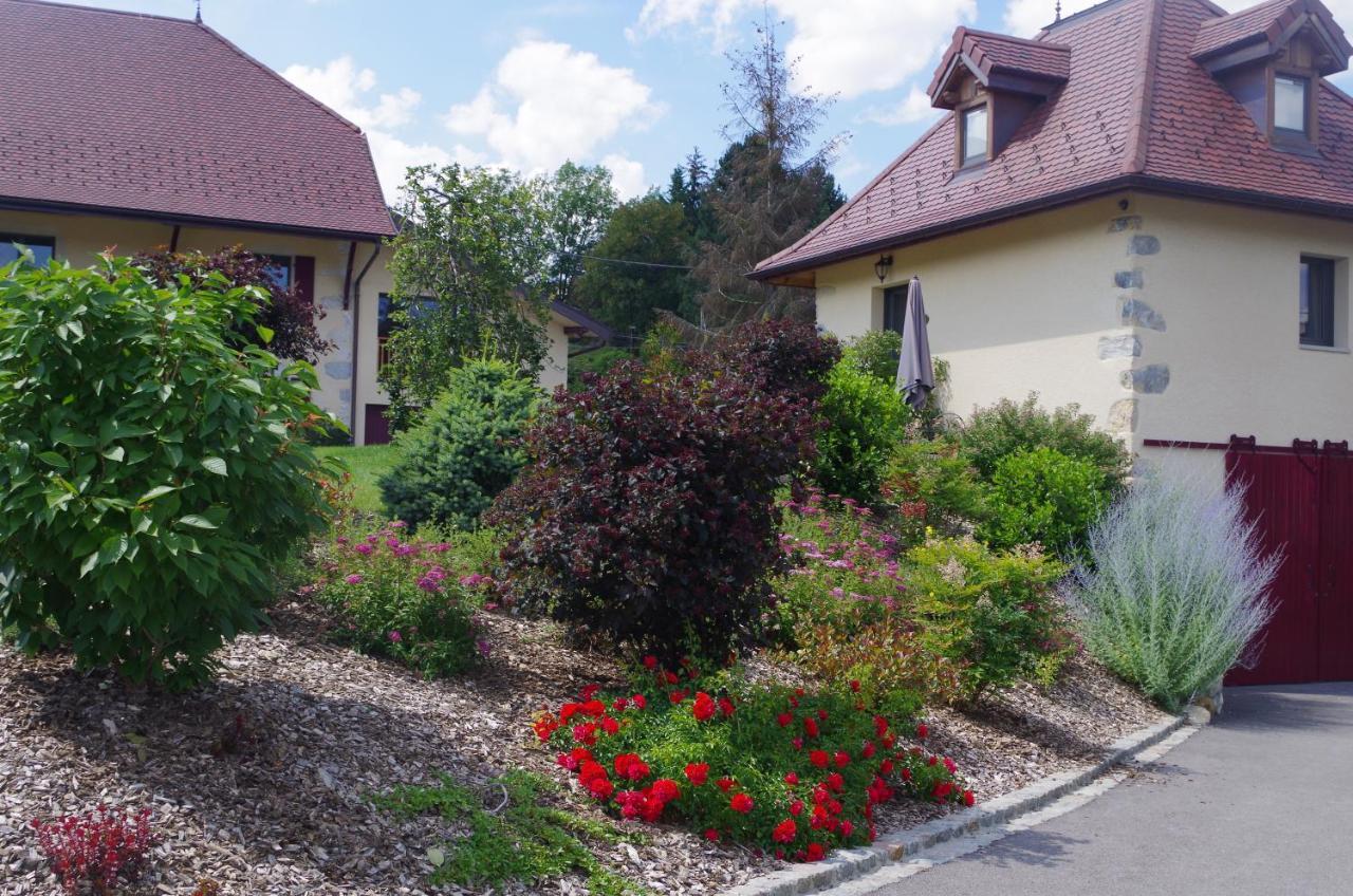 Le Paon Bleu Annecy Poisy Bed and Breakfast Eksteriør billede